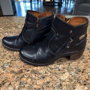 PIKOLINOS Black Leather Ankle Booties
